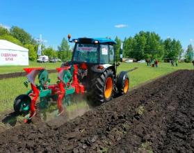В Саратовской области выбрали трактор, на котором пройдет чемпионат России по пахоте 
