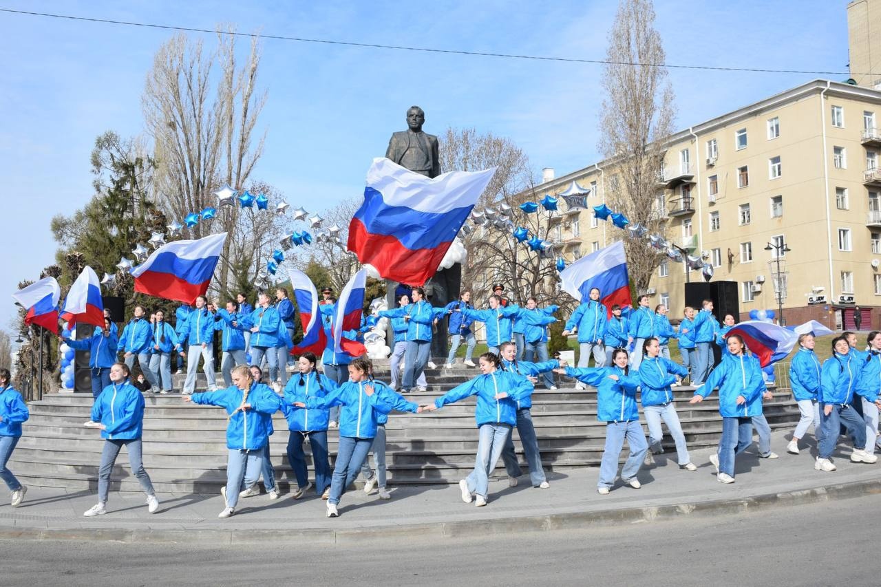 Выпуск новостей 7 апреля. Празднование дня космонавтики. Мероприятия ко Дню космонавтики. Праздник день города. День космонавтики Саратов.