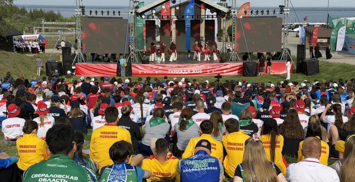 На поляне горнолыжного курорта прошла торжественная церемония открытия