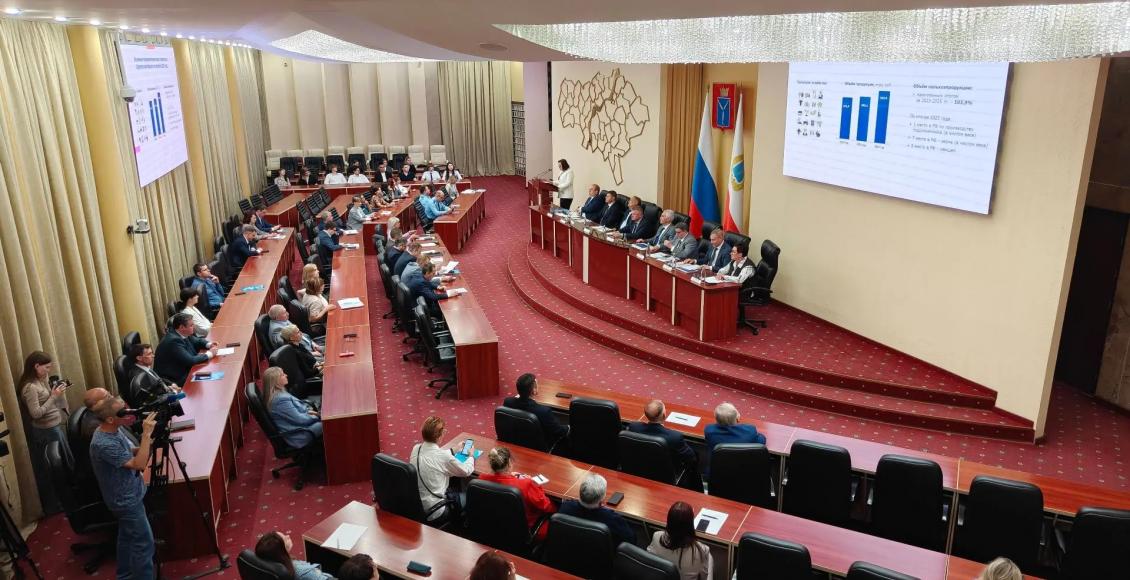 На публичных слушаниях министр финансов области Ирина Бегинина подробно рассказала о мерах социальной поддержки, реализованных в 2025 году