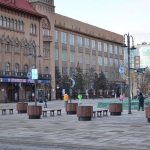 На проспекте Кирова продолжается монтаж малых архитектурных форм