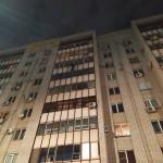 Ночью саратовец повис на балконе 7-го этажа