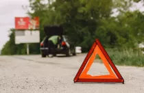 car-with-problems-red-triangle-warn-other-road-users_1157-35969