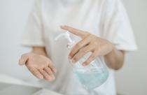 Women wearing white shirts that press the gel to wash hands to c