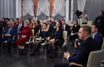 Роман Бусаргин вручил дипломы выпускникам Школы молодых управленцев 2023 года