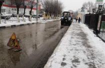 В Саратове, Балакове и Энгельсе круглосуточно идут работы по ликвидации снега и наледи