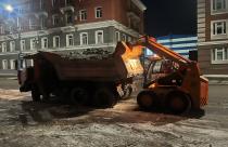 Саратов, Энгельс и Балаково продолжают очищать от снега и наледи