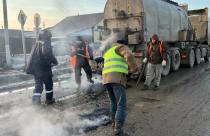 С 1 апреля 12 организаций приступили к ремонту дорог горячим асфальтом 