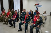 Виктор Горемыкин провел личный прием военнослужащих и членов семей в Саратове и наградил отличившихся при выполнении боевых задач в зоне СВО