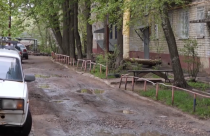 Наиболее тяжелая ситуация с состоянием дворов в одном из самых крупных районов областного центра — Ленинском, а также в Гагаринском