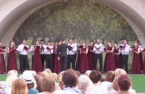В рамках концертного цикла «Большие семейные вечера по четвергам» Театр хоровой музыки выступил в Саратовском городском парке культуры и отдыха