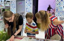 Гости выставки «Россия» сделали на память саратовские сувениры