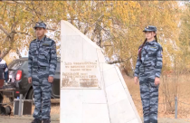 В честь памятной даты для всей Саратовской области на месте гибели экипажа прошел митинг с участием школьников