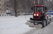 В областном центре до сих пор продолжают ликвидировать последствия снегопада