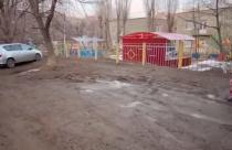 Они прислали в нашу редакцию видео подхода к детскому саду