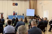 Такие мероприятия проводятся ежегодно и представители общественности принимают отчет профильных комитетов администрации муниципалитета