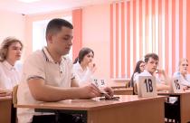 Самая отвественная пора для выпускников продолжается — период сдачи ЕГЭ