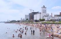 Здесь можно позаниматься спортом, поиграть на детской площадке, искупаться в Волге и просто прогуляться, наслаждаясь красивыми видами — все это в черте города