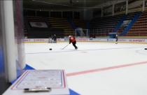 В рамках первого этапа в порядок привели раздевалки, тренажерный зал, заменили оборудование, закупили новую машину для заливки льда