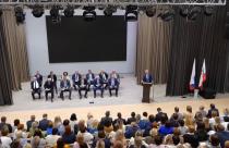 Профессиональных праздник тех, кто наравне с родителями посвящает свою жизнь детям и воспитанию целых поколений