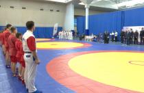 В спорткомплексе «Кристалл» собрались порядка двухсот спортсменов из 12 районов области