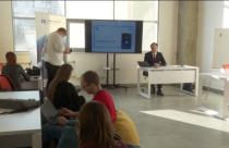 Вместо паспорта QR-код, эксклюзивные сервисы Госуслуг и он в «белом списке», значит, работает даже при массовом отключении мобильного интернета