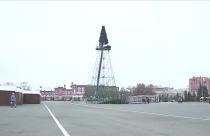 В данный момент здесь монтируется огромный металлический каркас, на котором будет укреплено несколько сотен живых вечнозеленых растений