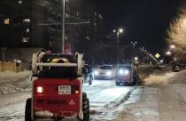 В Саратове ночью городские коммунальные службы вели уборку снега и наледи на улично-дорожной сети