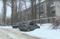 Такие последствия непогоды сейчас наблюдают саратовцы во многих дворах