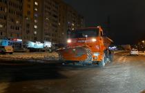 В Саратове течение ночи службы благоустройства города устраняли последствия снегопада