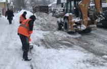 Сегодня днем механизированная уборка дорог регионального значения в черте города ведется по всем четырем транзитным маршрутам