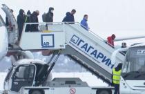 Он принимает самолеты