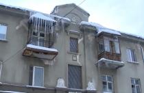 Как только после большого снегопада наступает оттепель или идет сильный дождь, у них все протекает