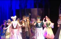 В афишах Саратовского театра оперетты появился спектакль, который и собирает положительные отзывы, и вызывает обсуждения, даже споры