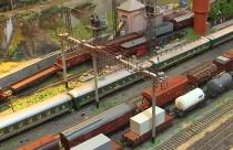 Сергей Фоломкин прокладывает рельсы и возводит миниатюрные станции прямо у себя на чердаке