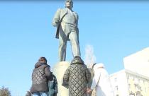 Уже по традиции студенты политеха и профессионально-педагогического колледжа СГТУ имени Гагарина Ю.А. возложили цветы к памятнику на Набережной Космонавтов