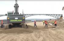 Сейчас ведутся работы в рамках третьего этапа – от моста до пляжа в Затоне