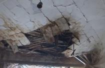 Стены рушатся, начал обваливаться потолок