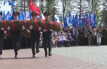 Возлагали цветы, осматривали технику