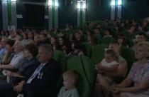 В зале собрались пары, которые вместе прошли большой путь