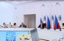 В этот день чествуют многодетные семьи, а также супружеские пары, прожившие в счастливом браке не менее 25 лет