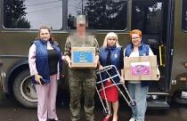 Активисты партии и участницы «Женского движения» направили гуманитарную помощь в прифронтовой госпиталь местному координатору проекта «Женское движение» в ЗАТО Светлый Елене Власовой