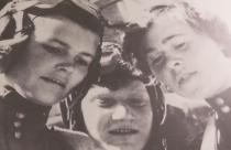 В суровую осень 41-го года, когда враг стоял у ворот Москвы, Иосиф Сталин подписал приказ «О формировании трех женских авиационных полков»