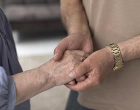 close-up-couple-holding-hands