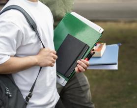 college-students-cramming-outdoor