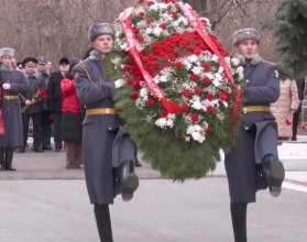 С 2014-го года эта памятная дата посвящается советским и российским воинам, которые пали в боях за Родину на ее территории и за ее пределами