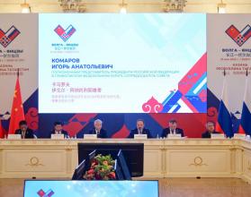 Принял участие в мероприятии и поставил подпись под документом зампред Правительства региона — министр промышленности и энергетики Михаил Торгашин