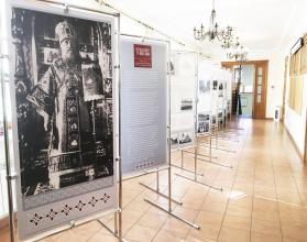 Экспозиция посвящена 100-летию исповеднической кончины святого Патриарха Тихона, избранного после восстановления патриаршества в 1917 году Предстоятелем Русской Православной Церкви
