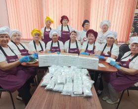 Социальные работники и представители старшего поколения Саратовской области с первых дней специальной военной операции активно включились в помощь фронту
