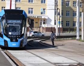Ведется укладка крупногабаритных плит, монтаж ограждений, асфальтирование прилегающих участков